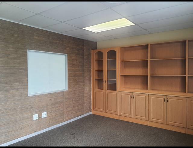 80M² BUSINESS CENTRE TO LET IN GRABOUW CENTRAL